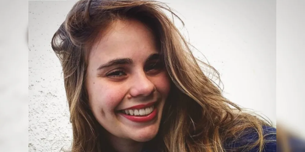 Bianca Lourenço Caputo, 21 anos, estudante de Serviço Social, oceanógrafa de coração,
apaixonada pelo mar, por escrita e por histórias de tempos antigos.