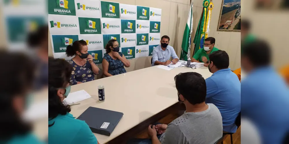 Prefeito Douglas Modesto participou de uma reunião com empresários nesta segunda (29). Entidade está inativa há 5 anos