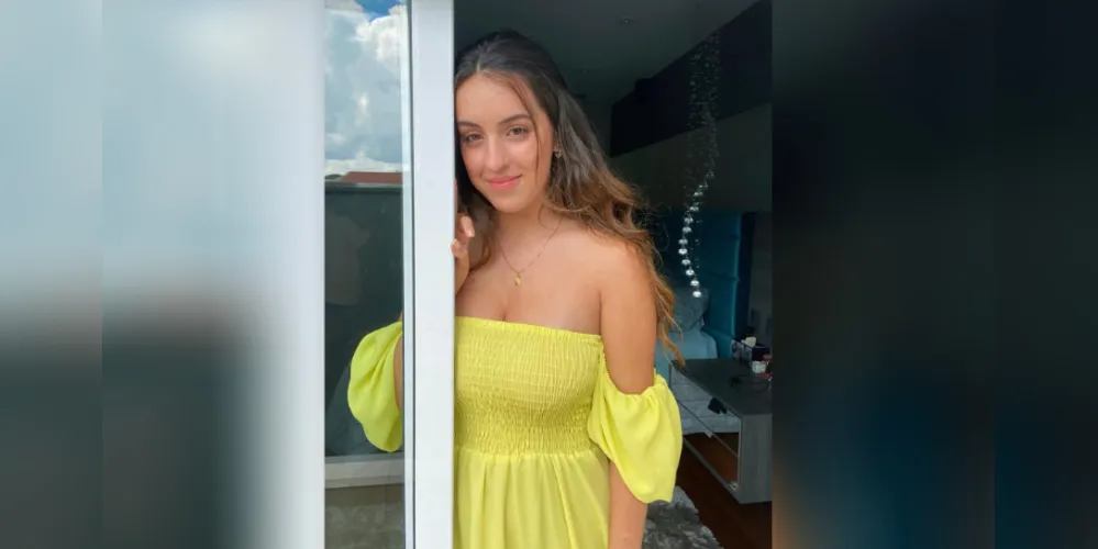 Felicitações - A jovem Gabriela Kincheski Marques será muito cumprimentada nesta quarta-feira (7), pela passagem de seu aniversário. Dona de um espírito colaborativo, atuante em projetos filantrópicos, amante das artes, empreendedora e muito amorosa, Gabi, como é carinhosamente chamada pelos amigos, é destaque entre as meninas da sua geração.  Da coluna RC os votos de felicidades e sucesso.
