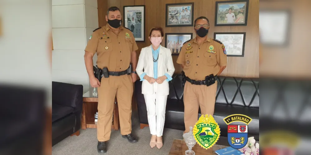Imagem ilustrativa da imagem Policiais agradecem Elizabeth por vacina contra a covid-19
