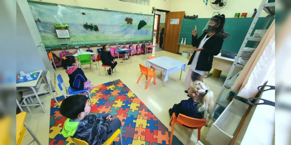 Alunos do município de Ponta Grossa voltaram a frequentar as aulas nas escolas e Centros Municipais de Educação Infantil