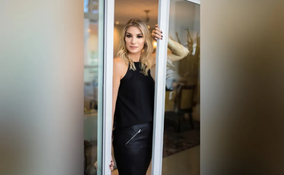 BRINDE À VIDA - A competente profissional de eventos Andrezza Boratto Uliana celebra no próximo domingo (18), a passagem de seu aniversário. Vale ressaltar que Andrezza com seu espírito arrojado e inovador vem sempre encantando com suas criações, transformando sonhos em realidade. Da coluna RC os votos de saúde e sucesso!
