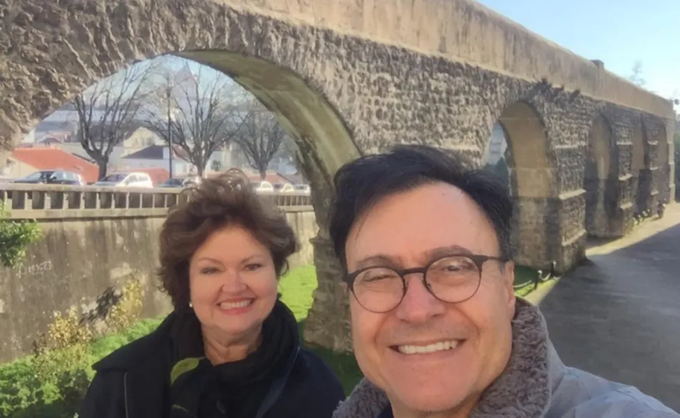 FELICITAÇÕES  - O engenheiro civil Carlos Mendes Fontes Neto celebra a passagem de seu aniversário nesta quarta - feira (14). No registro especial Carlos ao lado de sua esposa Luisa Cristina dos S. Fontes. Da coluna RC os votos de felicidades e prosperidade.