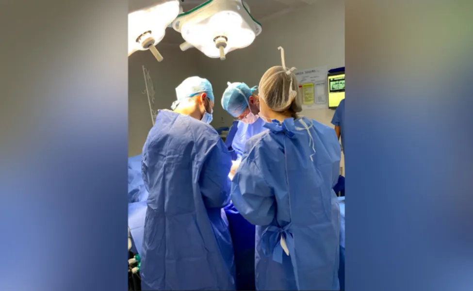 Dr. Bruno Henrique de Oliveira é Cirurgião Dentista graduado pela Universidade Federal de Santa Catarina, especialista em Cirurgia e Traumatologia Bucomaxilofacial