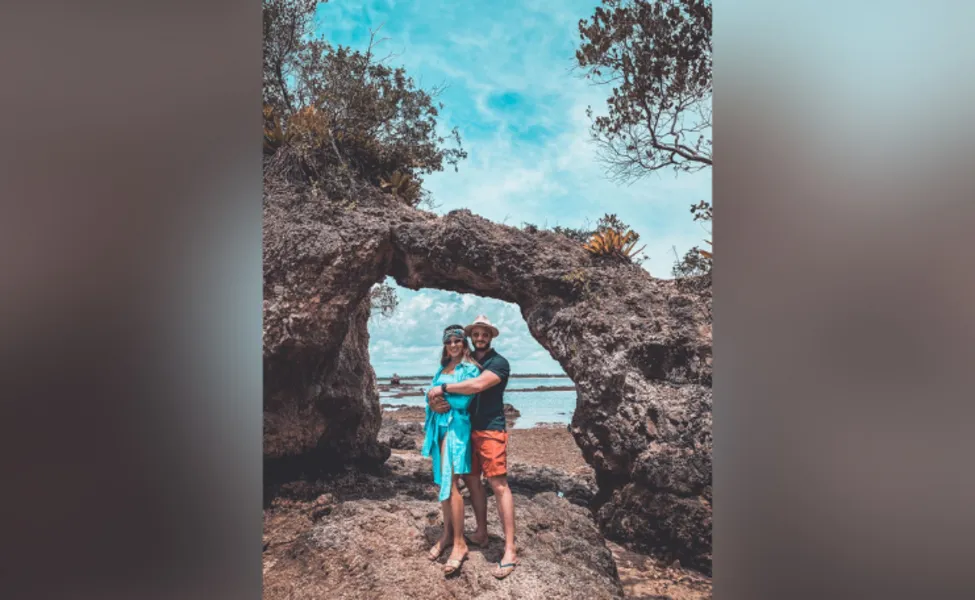 FELICITAÇÕES – O advogado Airton J. D. Coradassi Filho receberá as felicitações pelo seu aniversário no próximo domingo (18). No registro especial, Airton com sua esposa, Lais Coradassi. Da coluna RC os votos de plenas realizações.