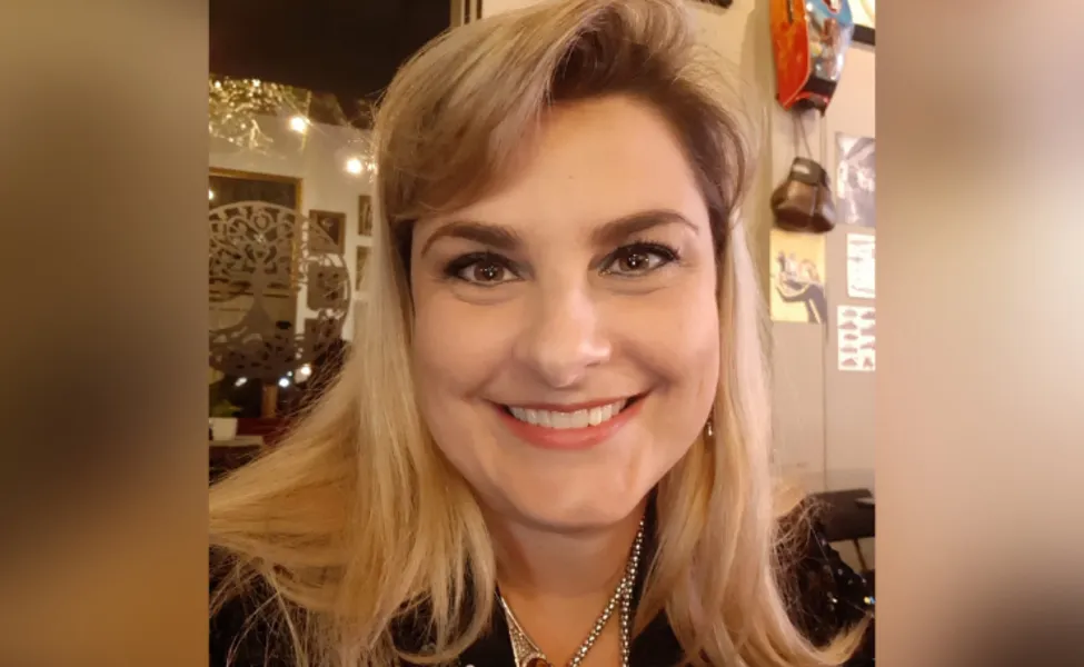 TROCA DE IDADE – Carla Frasson receberá as felicitações pela chegada de seu aniversário nesta quarta-feira (14). Da coluna RC os votos de alegrias e realizações.