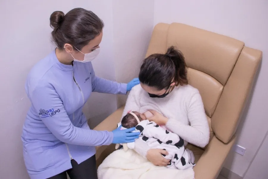 Amor que vem do peito: Humai-UEPG orienta mães no aleitamento materno