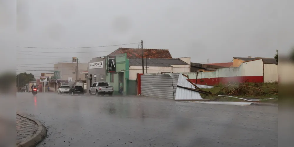Imagem ilustrativa da imagem Chuvas voltam e aliviam crise hídrica no Paraná