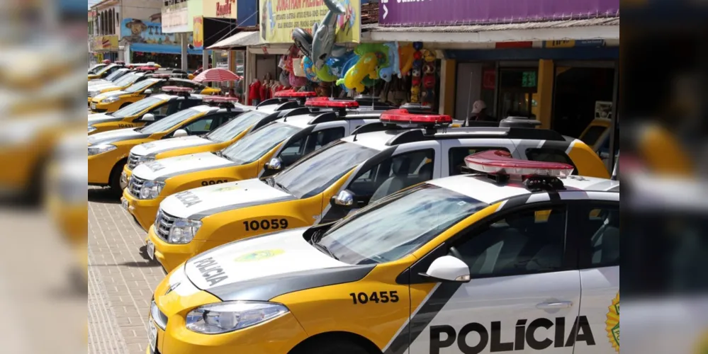 Nos últimos 23 dias, as equipes de unidades da Polícia Militar localizaram 564 pessoas com mandados de prisão (adultos) e de busca e apreensão em aberto (adolescentes) em todo o estado. Somente na Capital, 104 pessoas foram encaminhadas. O esforço da Polícia Militar em localizar e encaminhar pessoas foragidas da justiça desencadeou a Operação Báratro, coordenada pelo Centro de Inteligência da Corporação, para reduzir índices de crimes e proporcionar mais segurança à população
