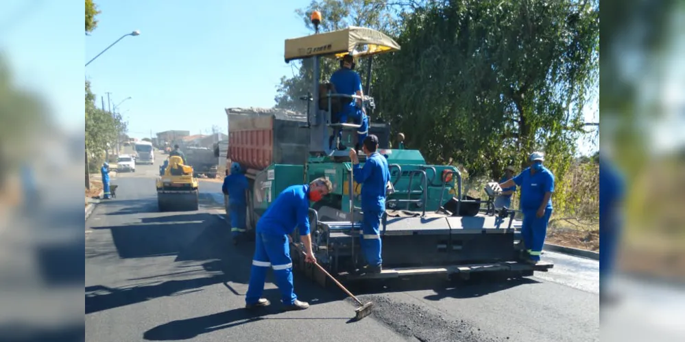 Prefeitura continua processo de pavimentação das vias da cidade
