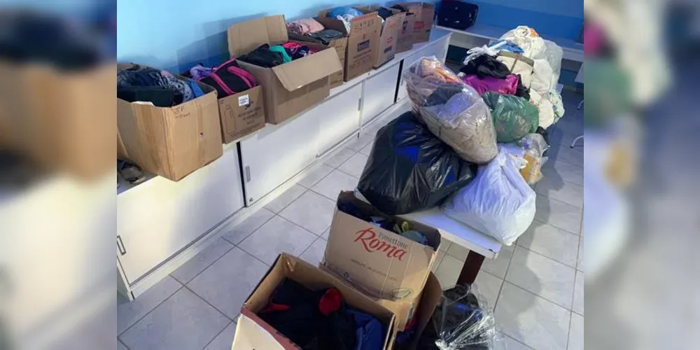 Uma pequena parte das oito mil peças de agasalhos reunidas pela Jovem Pan Ponta Grossa na campanha deste ano