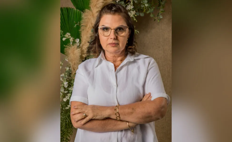 BDAY - A empresária Flavia Barrichello será muito cumprimentada pela passagem de seu aniversário nesta quinta-feira (23). Flavia que é uma das mulheres mais atuantes no fomento do comércio local, além de ser uma das integrantes da diretoria da ACIPG, vem à frente da Arezzo Ponta Grossa fazendo toda diferença com seu espírito arrojado e inovador. Da coluna RC os votos de felicidades e sucesso..