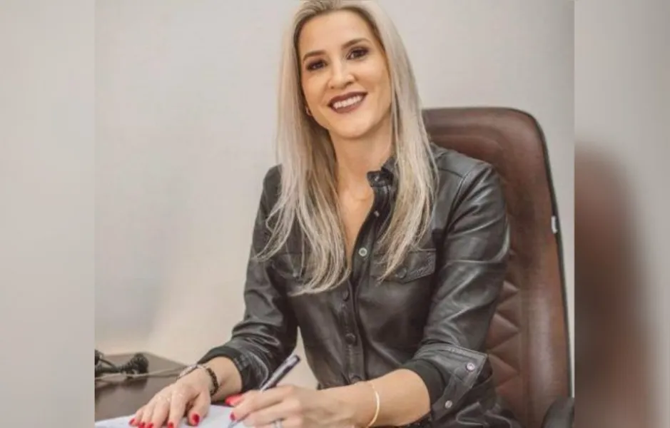 NOVO CICLO – A CEO da Romancini Troncos e Balanças Lu Romancini receberá os cumprimentos pela passagem de seu aniversário na próxima sexta-feira (1). Da coluna RC os votos de alegrias e realizações.