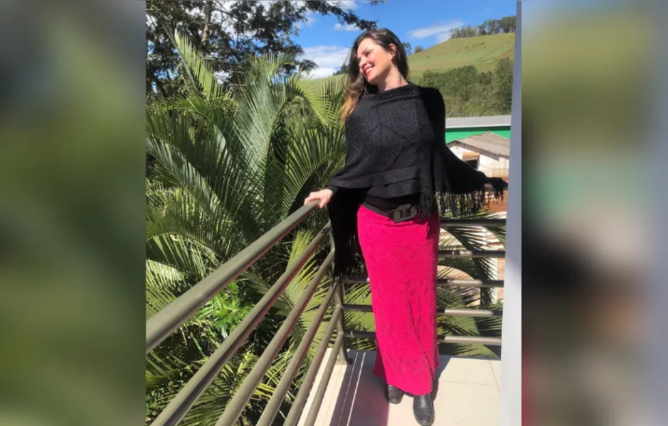 TROCA DE IDADE - A jornalista Luciane Rosas receberá as felicitações pela passagem de seu aniversário na próxima quarta -feira (6). Da coluna RC os votos de realizações.