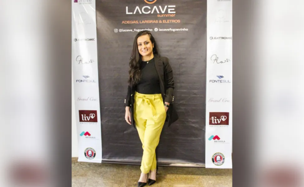 REGISTRO - Luiza Saad Francisco, proprietária da Lacave Fogo e Vinho, comemorou com os principais arquitetos de Ponta Grossa e região a inauguração da sua loja especializada em lareiras, adegas e eletros. Na ocasião, ela lança a campanha do Núcleo Metropolitano. Da coluna RC o desejo de sucesso.