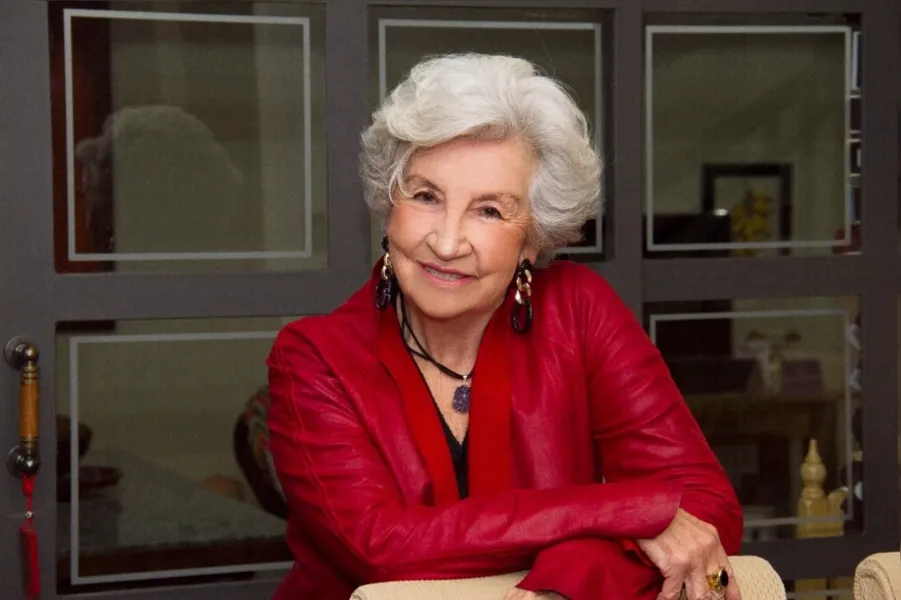 REGISTRO  - Hoje, às 16 horas, a Presidente da Academia de Letras dos Campos Gerais, Neuza Helena Postiglione Mansani, comandará o Sarau Virtual Salve Salve Ponta Grossa, pelo Facebook da instituição. Todos estão convidados.