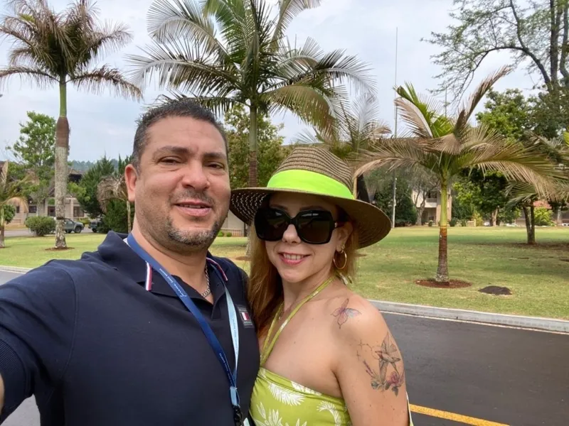 TRIP – No registro especial, o casal Janaina Uliana e Fabiano Scheffer esteve recentemente curtindo temporada de lazer e descanso em Jurema Águas Quentes.