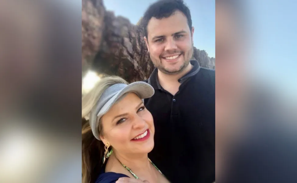 FELICITAÇÕES - O empresário João Marcos Moretti Pellissari foi cumprimentado pela passagem de seu aniversário na última segunda - feira (13). No registro, João Marcos e sua esposa Daniele Araujo. Da coluna RC os votos de alegrias e sucesso.