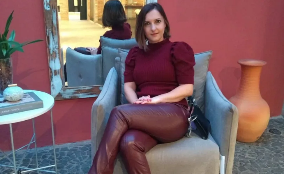 NOVO CICLO – Vera Lepka foi muito cumprimentada pela passagem de seu aniversário na última terça - feira (19). Da coluna RC os votos de alegrias e realizações.