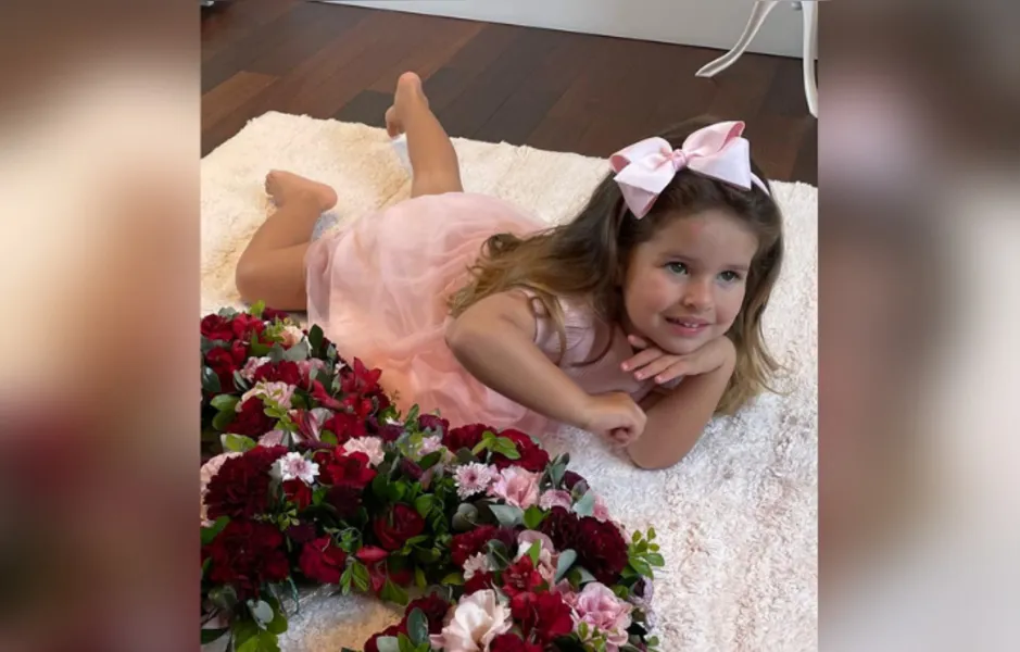 A bela e doce Ísis Mattar Milléo de Oliveira será muito cumprimentada neste sábado (2), pela chegada de seu terceiro ano de vida. Da coluna RC os votos de realizações e alegrias a Ísis e sua querida família.