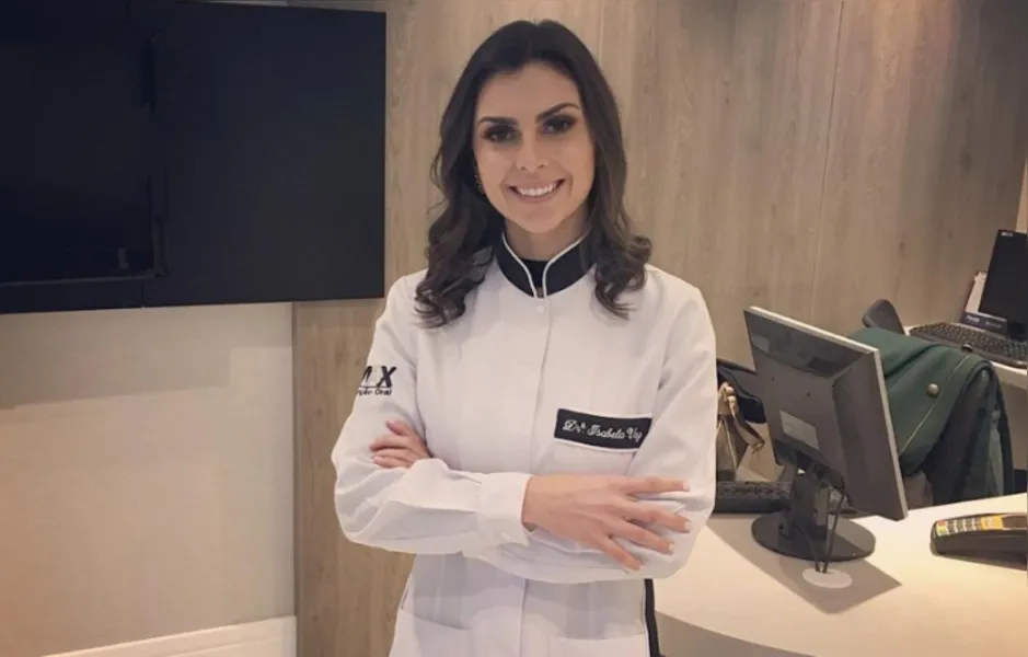 NIVER – Isabela Vaz será muito cumprimentada pela passagem de seu aniversário nesta terça - feira (5). Isabela é uma das competentes profissionais da odontologia que integra o time da Lemax Reabilitação Oral. Da coluna RC os votos de alegrias e sucesso.
