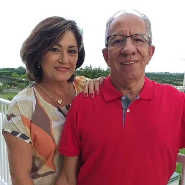 FELICITAÇÕES- José Ruiter Cordeiro foi muito cumprimentado pela passagem de seu aniversário na última sexta - feira (8). No registro, Ruiter como é conhecido pelos amigos, ao lado de sua namorada Elaine Zancanaro. Da coluna RC os votos de felicidades e realizações.
