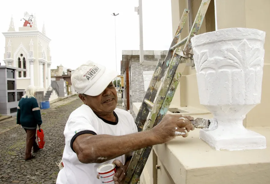 PG define prazo para reforma e limpeza de túmulos