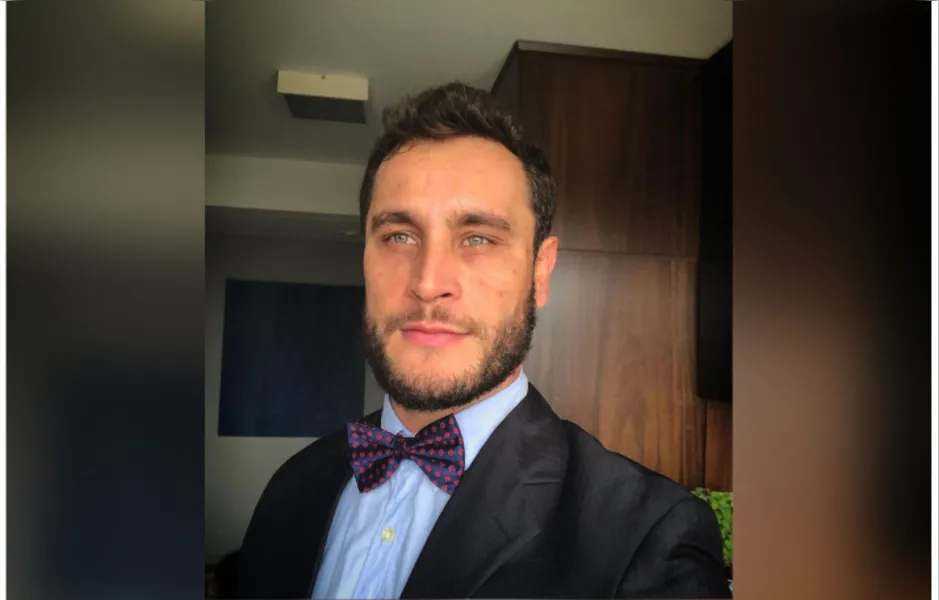 BDAY – O design de interiores Symon Hilgemberg foi muito cumprimentado pela passagem de seu aniversário, no último domingo (26). Symon, que assina um novo conceito de decoração com seus projetos arrojados e inovadores sempre com toque clássico. Da coluna RC o desejo de sucesso e felicidades.