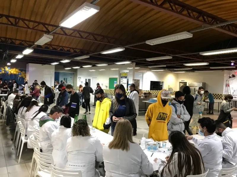 Público de 18 a 22 anos foi vacinado em três locais da cidade, em 11 horas de trabalho
