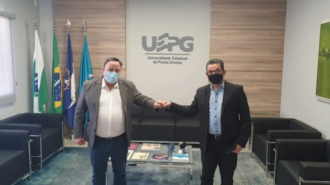 Hussein visita a UEPG e reafirma compromissos