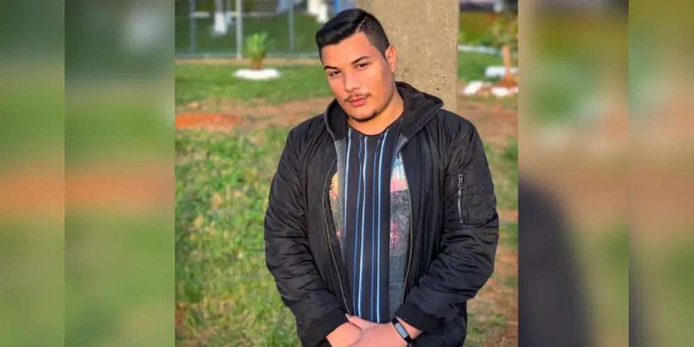 NIVER - Igor José Drabeski foi muito cumprimentado pela passagem de seu aniversário na última terça - feira (19). Igor é produtor artístico, locutor desenvolvendo diversos eventos e ações em nossa cidade. Da coluna RC os votos de realizações.