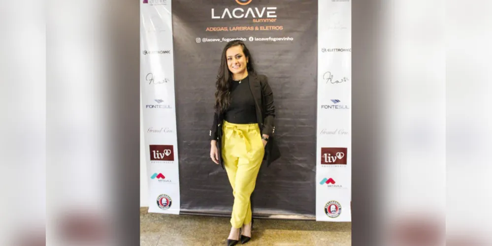 REGISTRO - Luiza Saad Francisco, proprietária da Lacave Fogo e Vinho, comemorou com os principais arquitetos de Ponta Grossa e região a inauguração da sua loja especializada em lareiras, adegas e eletros. Na ocasião, ela lança a campanha do Núcleo Metropolitano. Da coluna RC o desejo de sucesso.