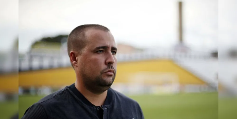 O técnico de 39 anos é formado em Educação Física e Psicologia Esportiva
