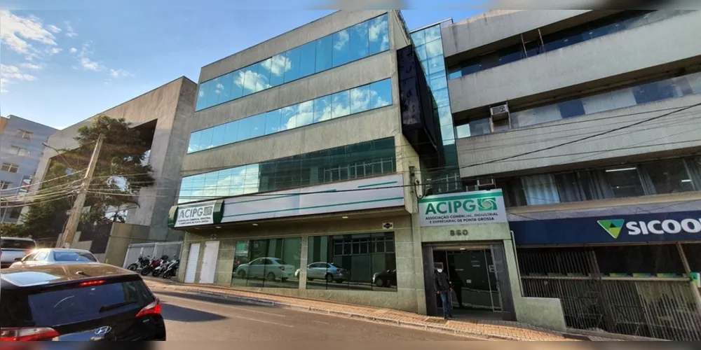 Empresários solicitam o retorno do horário brasileiro de verão, por considerarem benéfica para a retomada e econômica do país