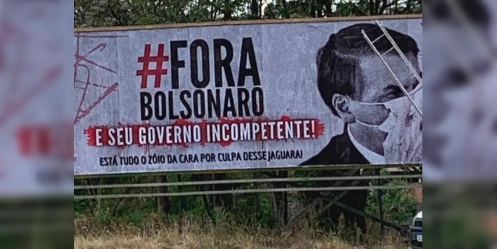 Imagem ilustrativa da imagem Perto de visita a PG, outdoors criticam presidente Bolsonaro