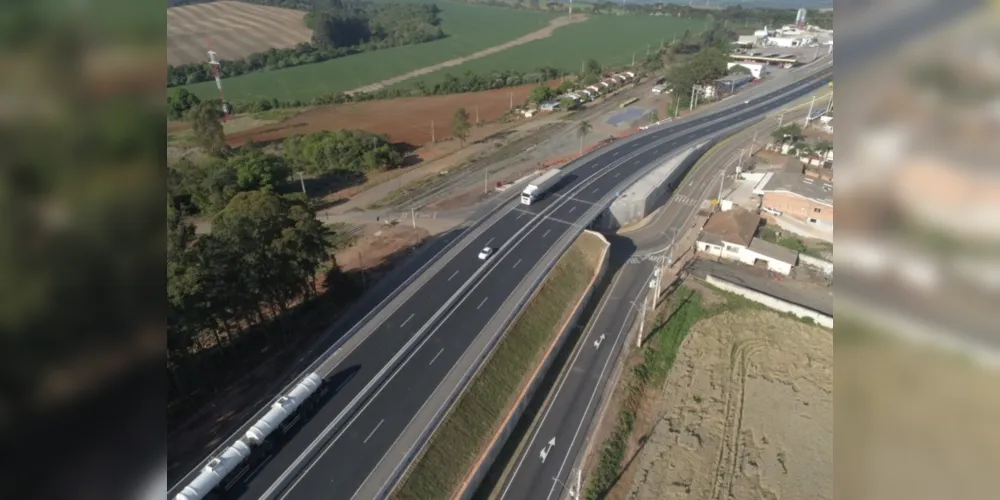 Trabalhos no km 180 do trecho urbano da BR 373, em Ponta Grossa, um viaduto rodoviário, com a elevação da pista existente, além da construção de marginais