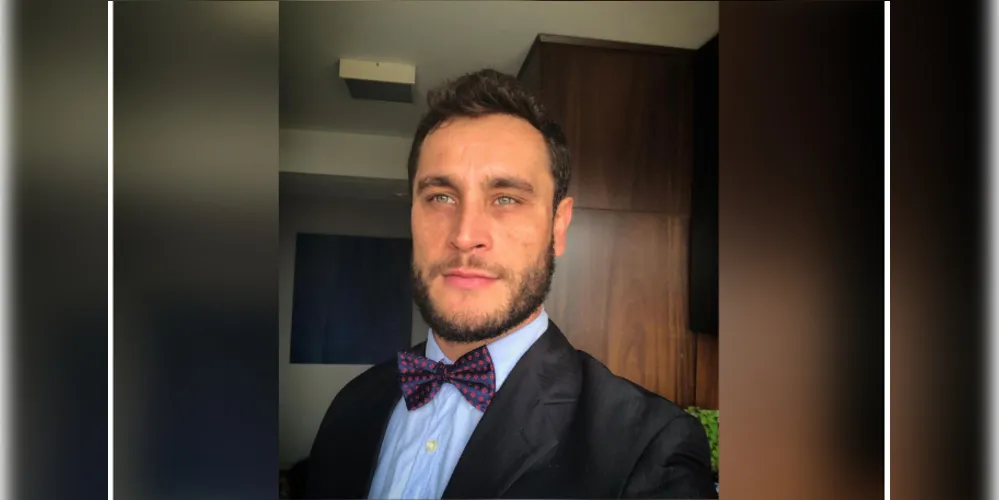 BDAY – O design de interiores Symon Hilgemberg foi muito cumprimentado pela passagem de seu aniversário, no último domingo (26). Symon, que assina um novo conceito de decoração com seus projetos arrojados e inovadores sempre com toque clássico. Da coluna RC o desejo de sucesso e felicidades.