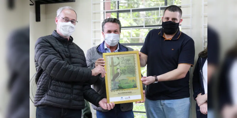 Dois centros para atendimento a animais silvestres foram inaugurados em Ponta Grossa e Guarapuava. Também foi entregue o Selo Amigo da Fauna, com o qual o Estado descentraliza atendimentos com instalações de centros especializados no recebimento e tratamento dos animais