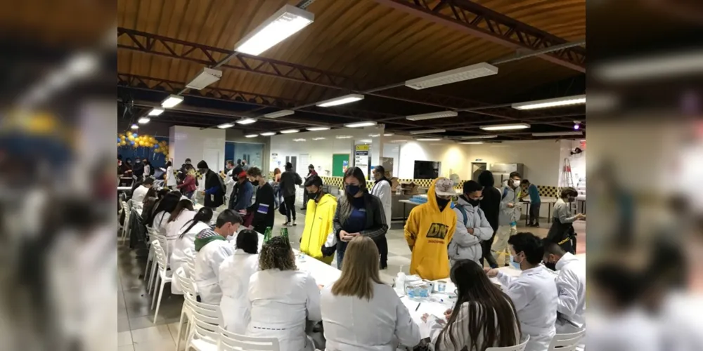 Público de 18 a 22 anos foi vacinado em três locais da cidade, em 11 horas de trabalho
