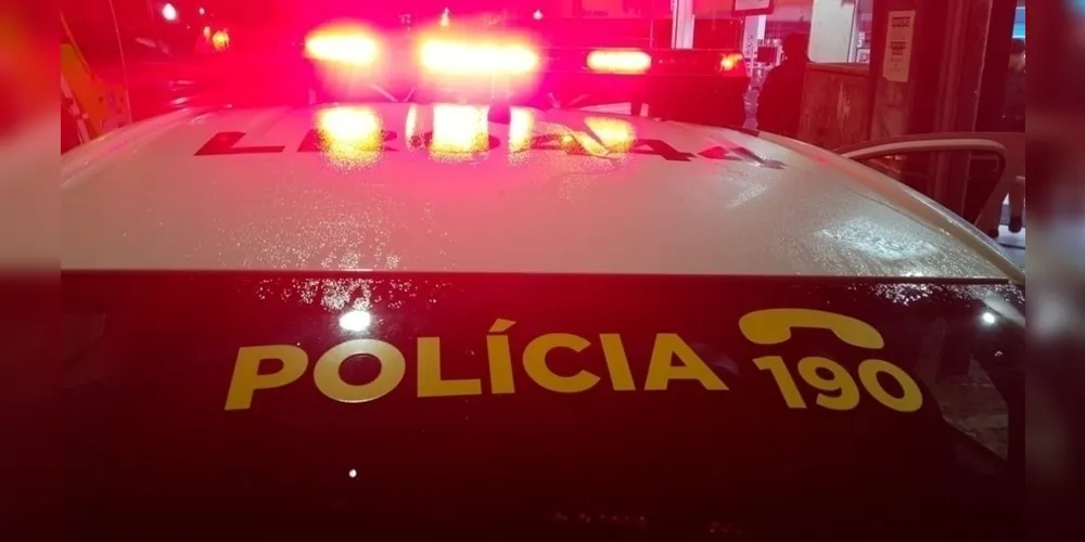 Segundo registros, dois homens armados roubaram aparelho celular do dono da churrascaria 