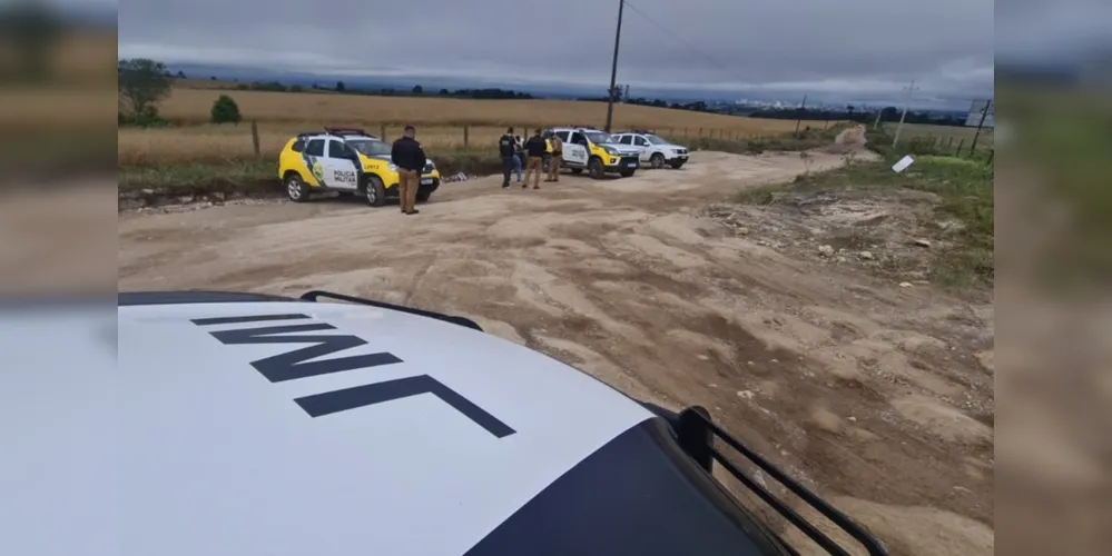 Corpo foi encontrado na manhã deste domingo, às margens da estrada para o Alagados, em frente ao acesso à cachoeira do rio São Jorge