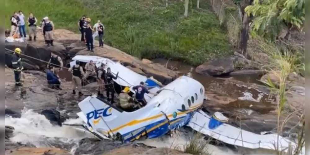 Imagem ilustrativa da imagem Avião com Marília Mendonça cai em Minas Gerais