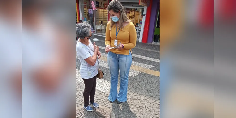 Mais de 2 mil panfletos foram entregues no centro da cidade