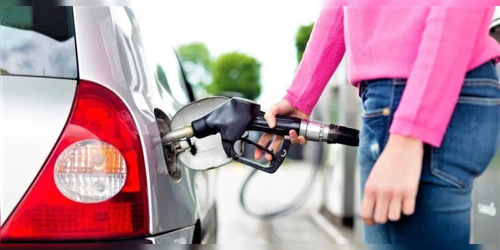 Imagem ilustrativa da imagem Postos poderão demitir frentistas para conter alta da gasolina