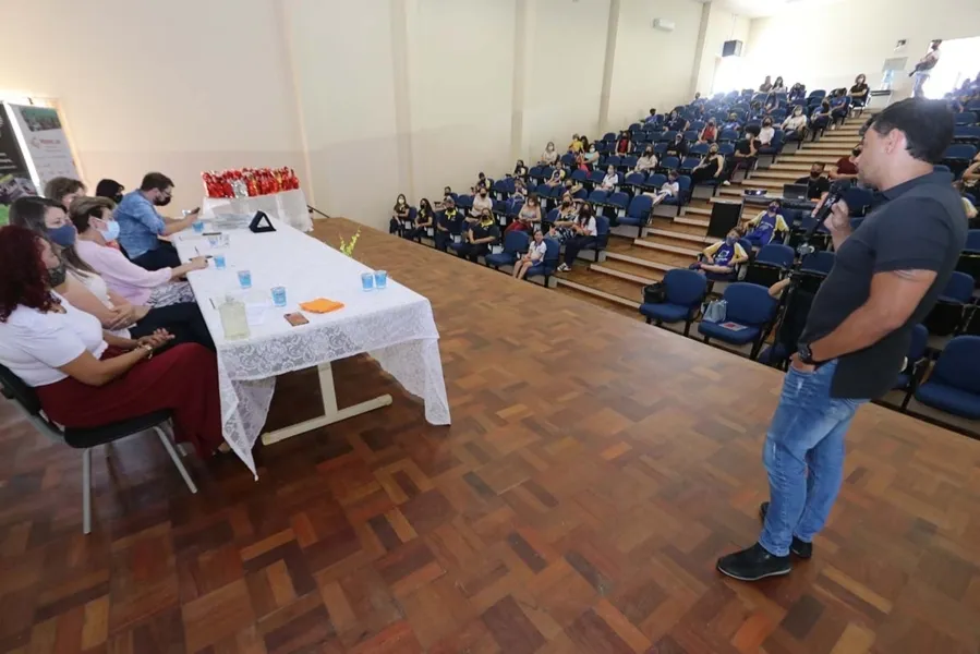 Concurso do Vamos Ler premia alunos em Ponta Grossa