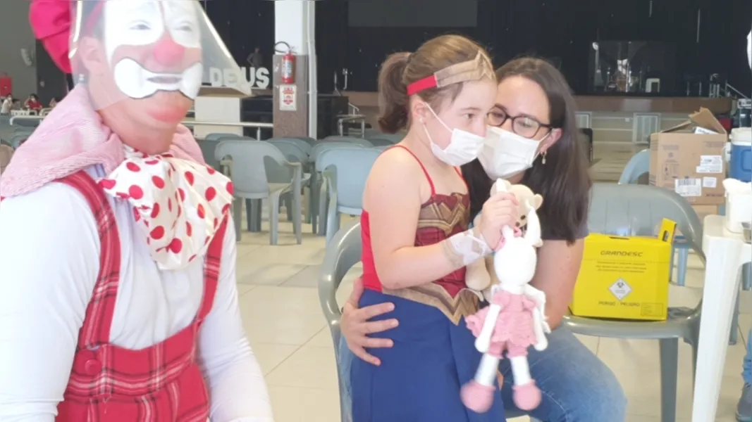 Com cardiopatia congênita, Júlia  é a primeira criança vacinada em PG