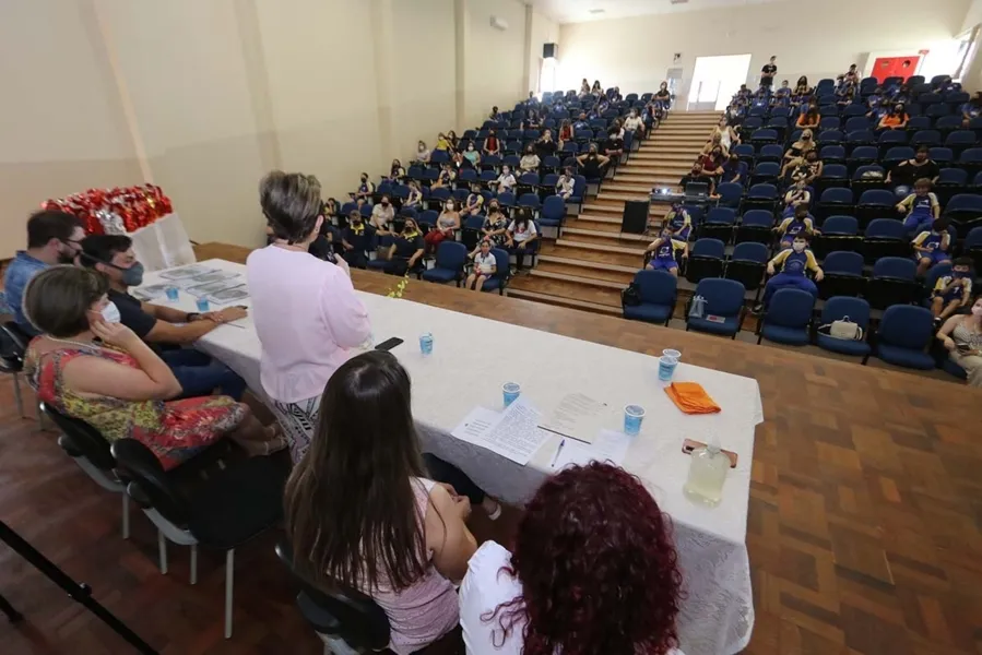 Concurso do Vamos Ler premia alunos em Ponta Grossa
