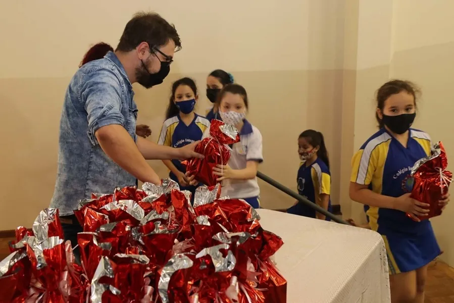 Concurso do Vamos Ler premia alunos em Ponta Grossa