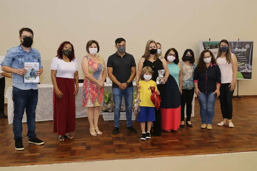Concurso do Vamos Ler premia alunos em Ponta Grossa