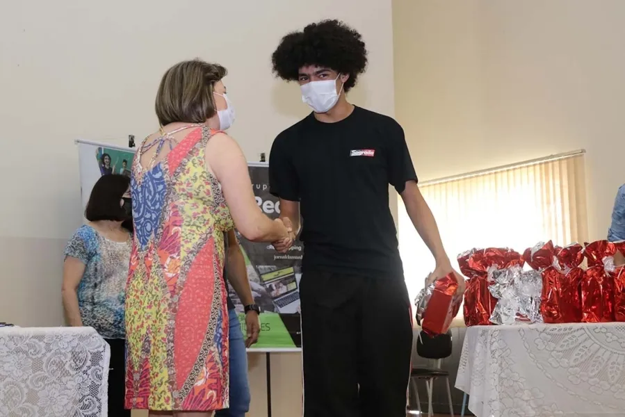 Concurso do Vamos Ler premia alunos em Ponta Grossa